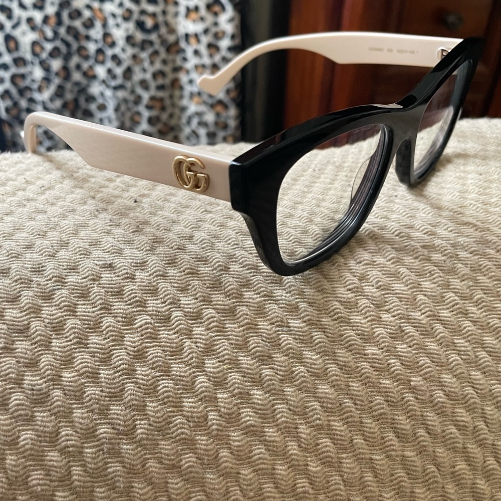 Here We have a 2 week old pair of Gucci Eyeglass frames - Picture 2 of 5